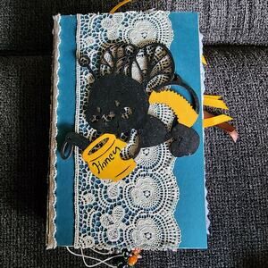 ADORABLE "BEE" Junk Journal, 9in x 6in x 1.75in, 166 pages
